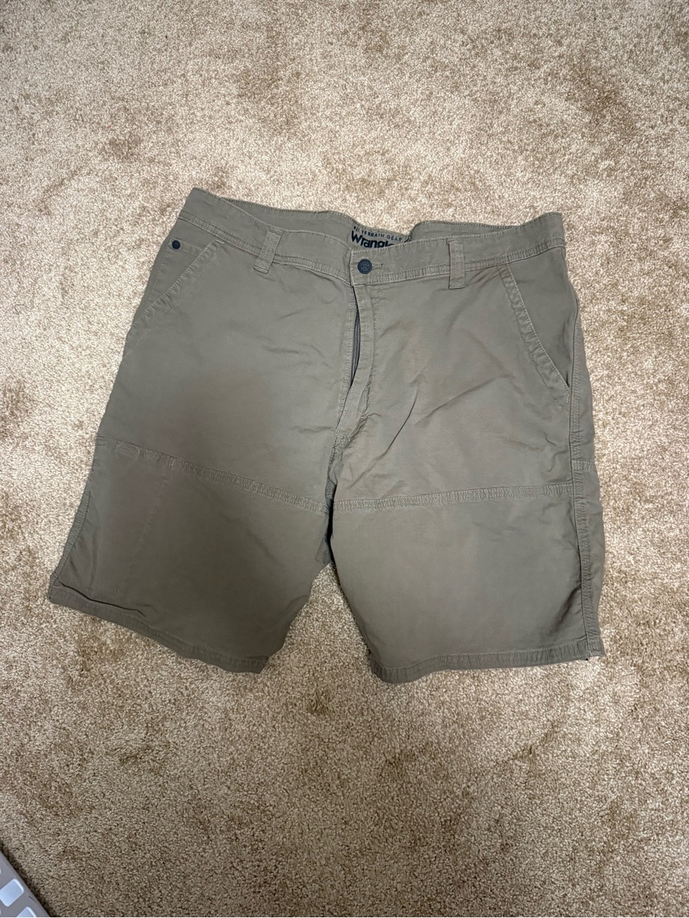 Wrangler ATG All Terrain Gear Mens Utility Shorts Olive Green Size 40 112346398
